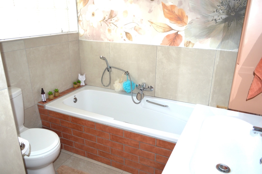 3 Bedroom Property for Sale in Wilkoppies North West